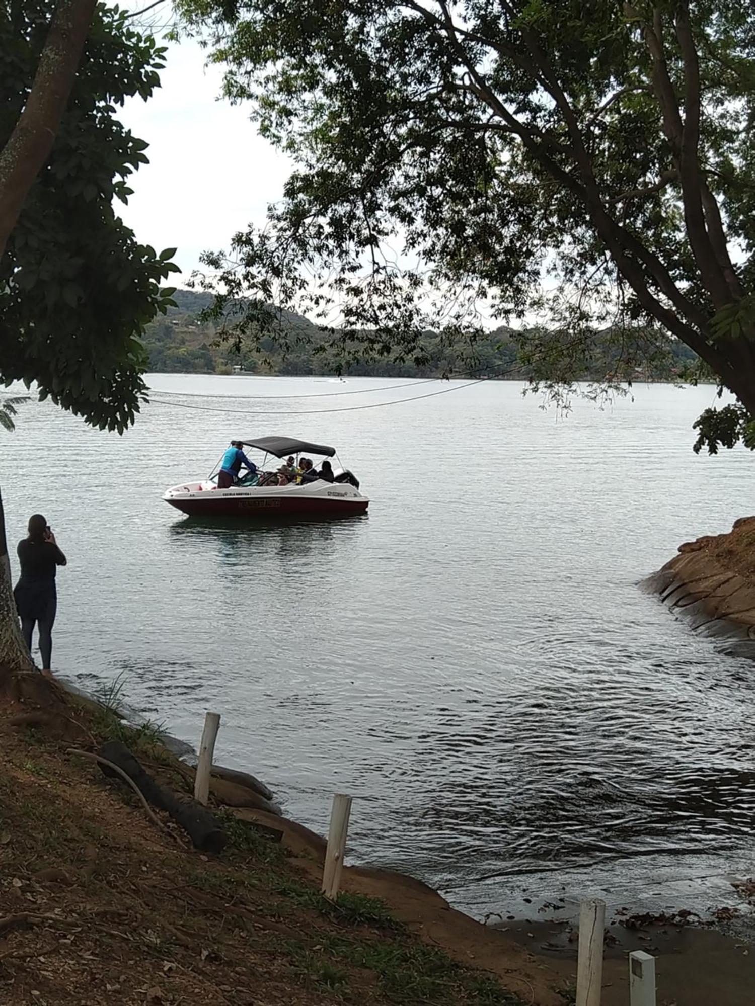 Apartamento Do Lago, Com Churrasqueira Privativa , Cozinha , Internet Banda Larga, Rampa Barco E Jet, Pesqueiro - B101 Калдас-Новас Экстерьер фото