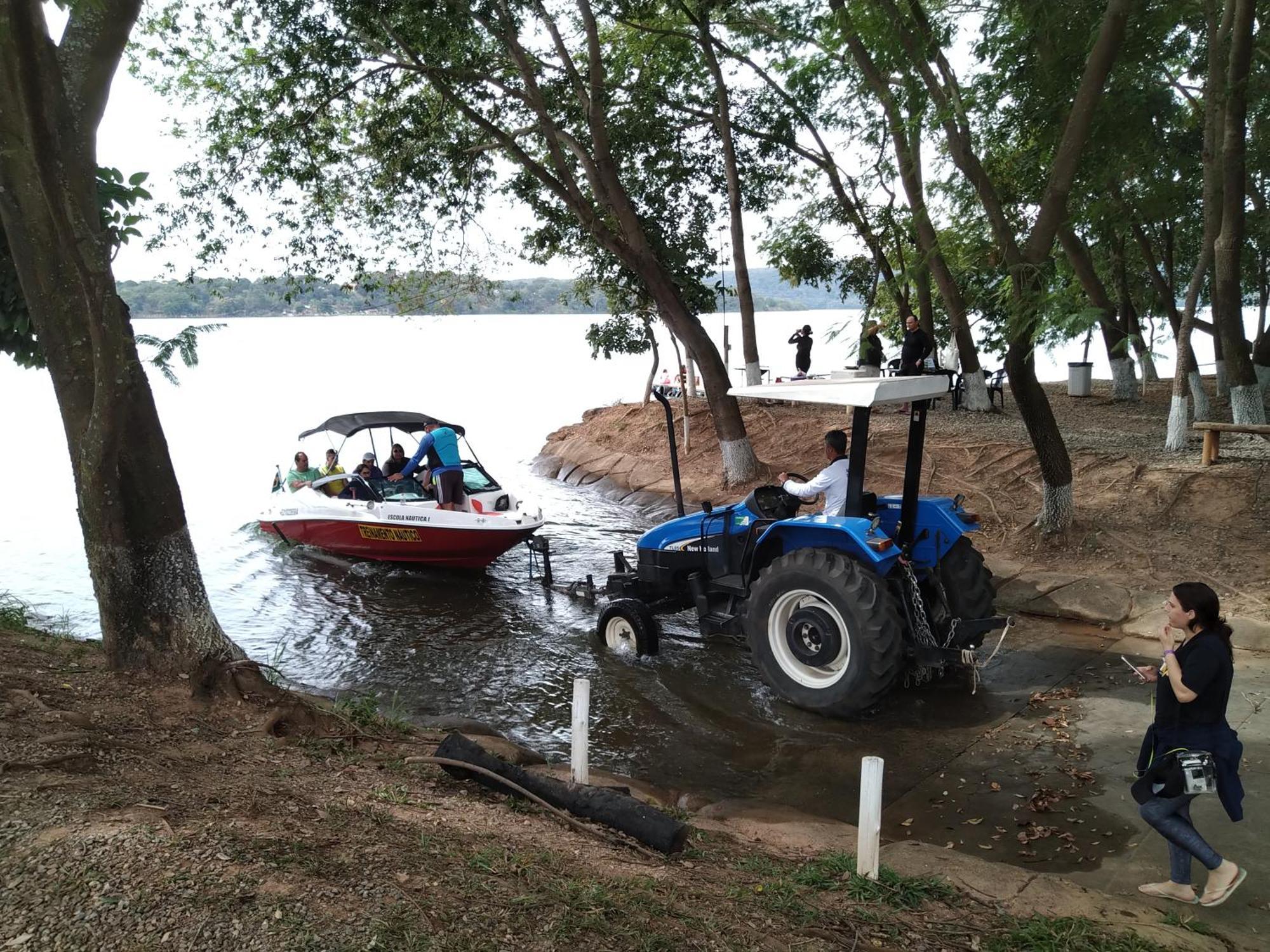 Apartamento Do Lago, Com Churrasqueira Privativa , Cozinha , Internet Banda Larga, Rampa Barco E Jet, Pesqueiro - B101 Калдас-Новас Экстерьер фото